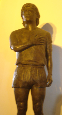 estatua de diego maradona
