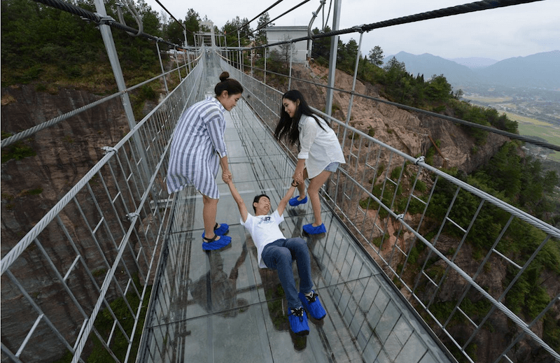 PUENTE DE VIDRIO EN CHINA