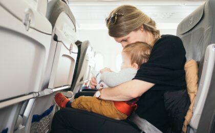 Consejos para viajar con niños en avión