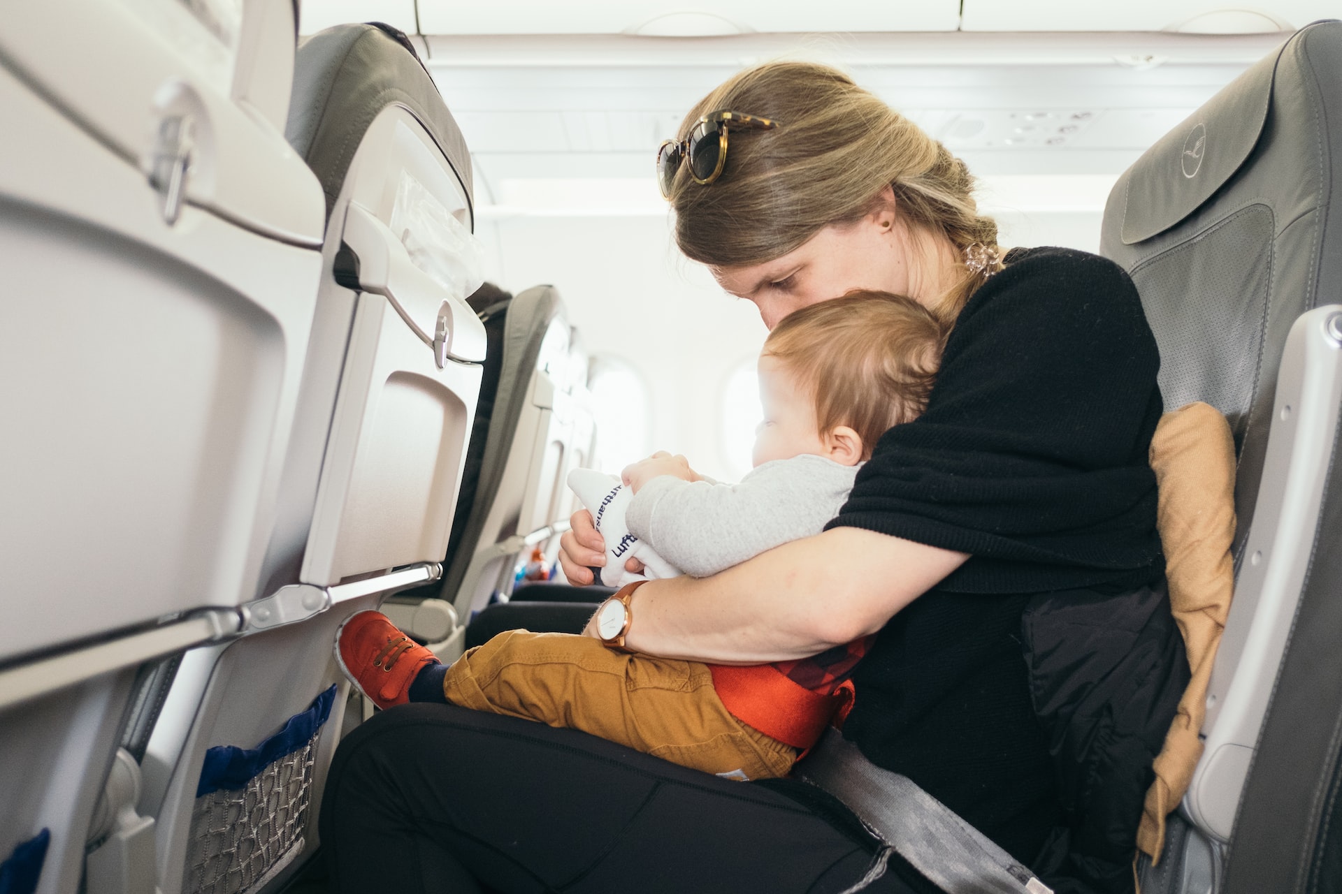 Consejos para viajar con niños en avión